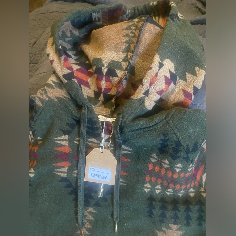 NWT Aztec hooded pullover - Picture 3 of 4
